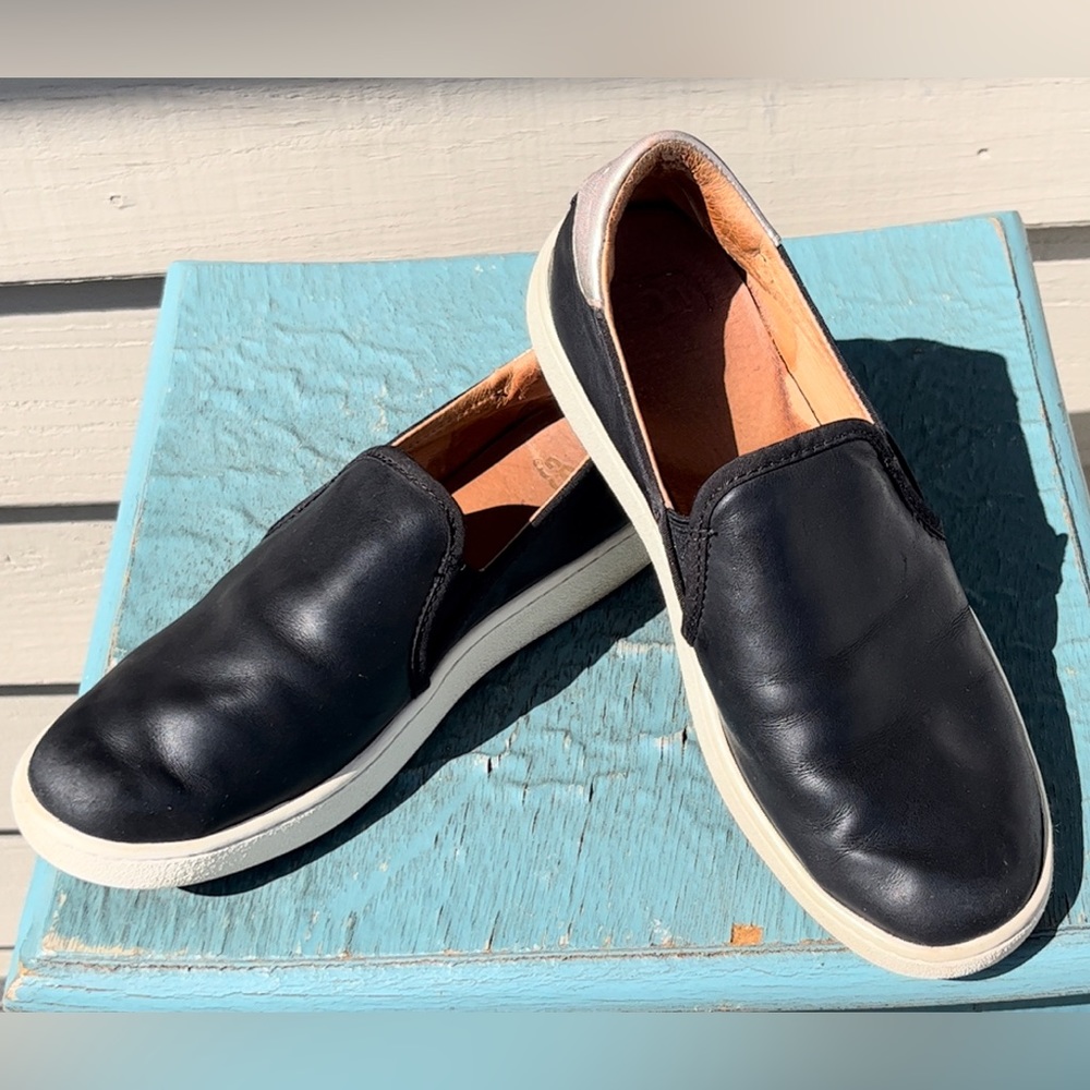 UGG Cas Black Leather Slip On Sneakers Size 8.5